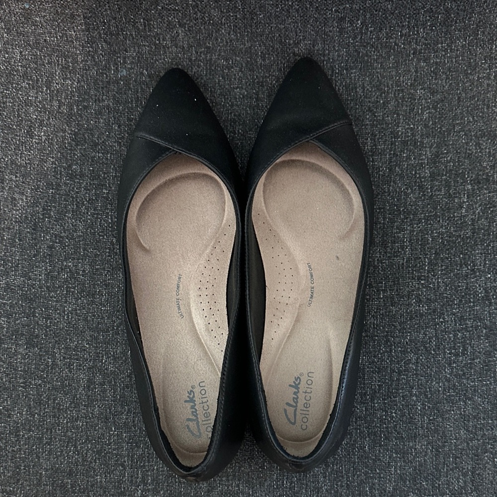 Clarks Women's Black Pointed Flats size 10W